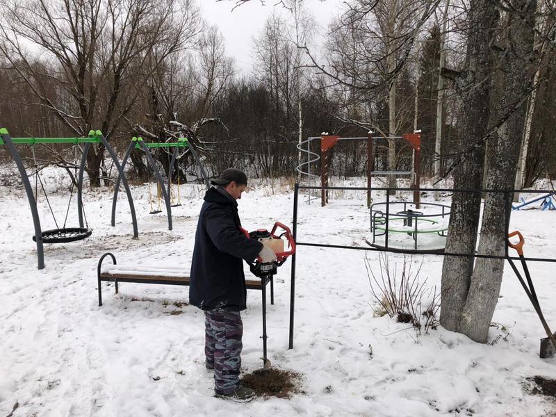 Установлено ограждение вокруг детской игровой площадки в д.Марфино.