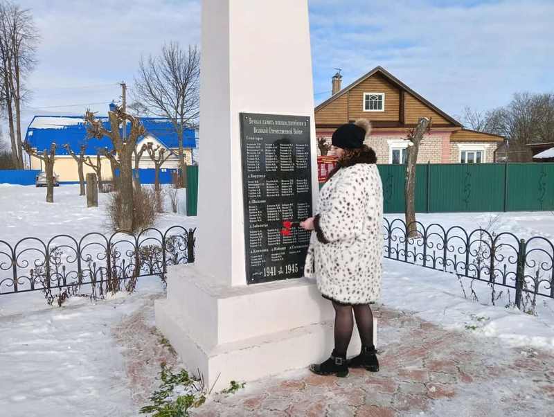 23 февраля в Сунженском сельском поселении торжественно возложили цветы к обелискам павших воинов в годы Великой Отечественной войны.