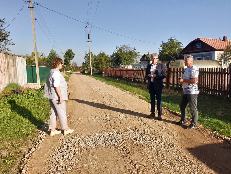 В д.Семигорье прошла общественная приёмка отремонтированной дороги.