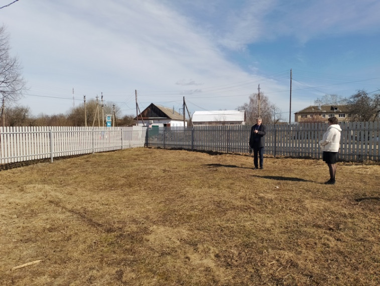 Проведен осмотр территории, на которой планируется строительство спортивной площадки «Территория здоровья». Проведен осмотр территории, на которой планируется строительство спортивной площадки «Территория здоровья».